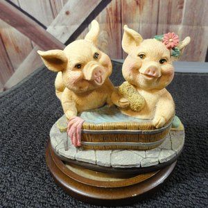 Cute Piggie Couple In a Bath Detailed Figurine~Doremi Co~5"x4"~Hog fan